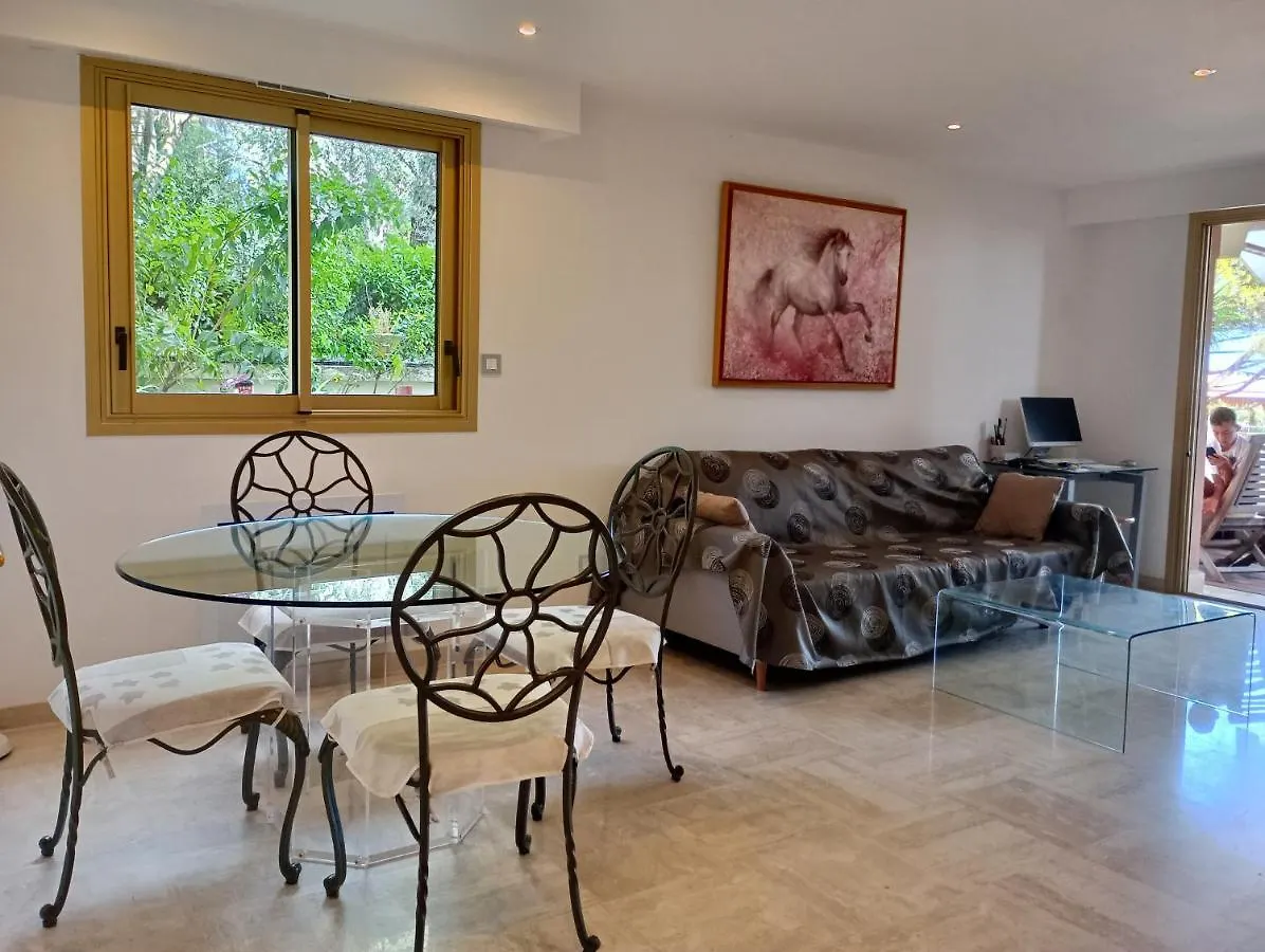 Residence De Croisset contacts
